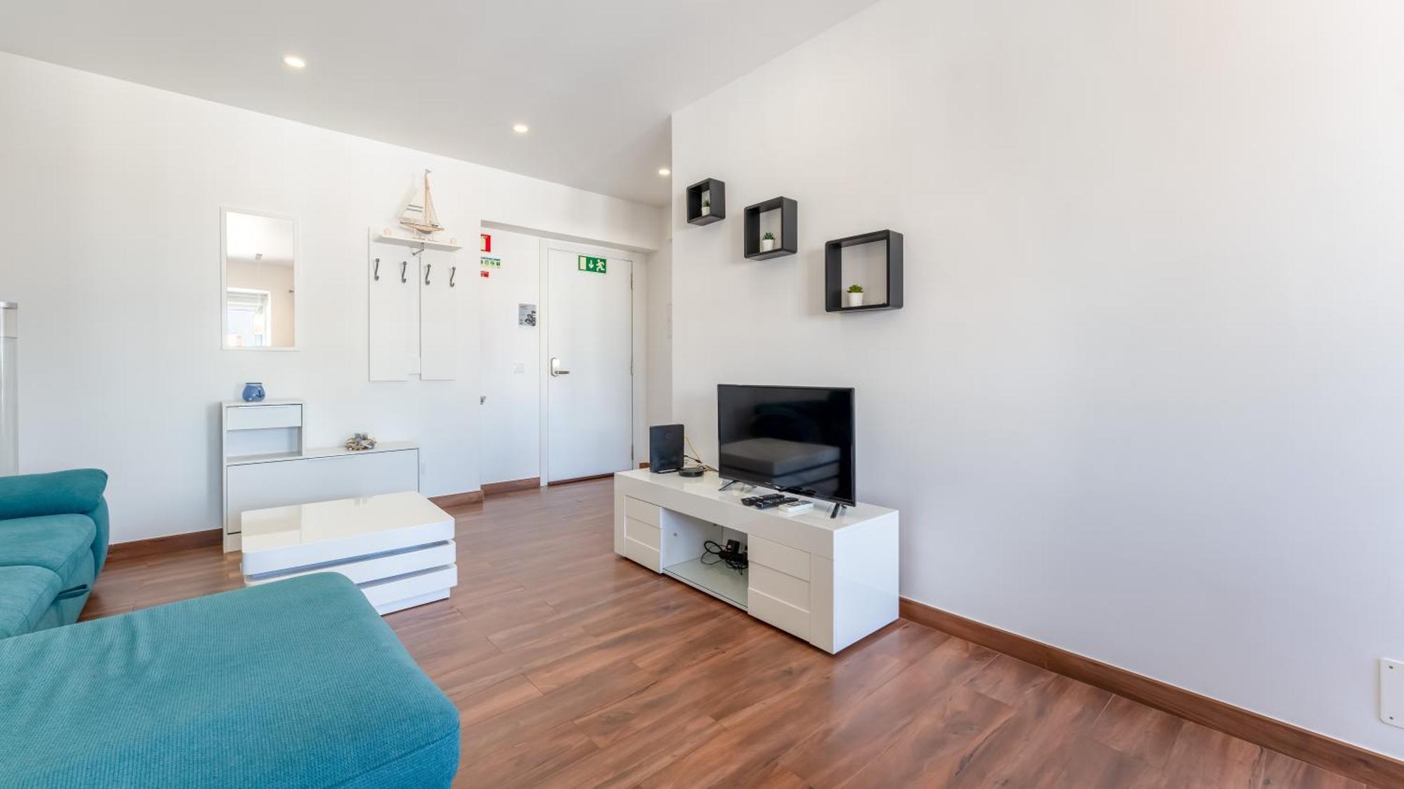 Serene Blue 1 Bdr Flat With Balcony By Lovelystay ปอร์ติเมา ภายนอก รูปภาพ