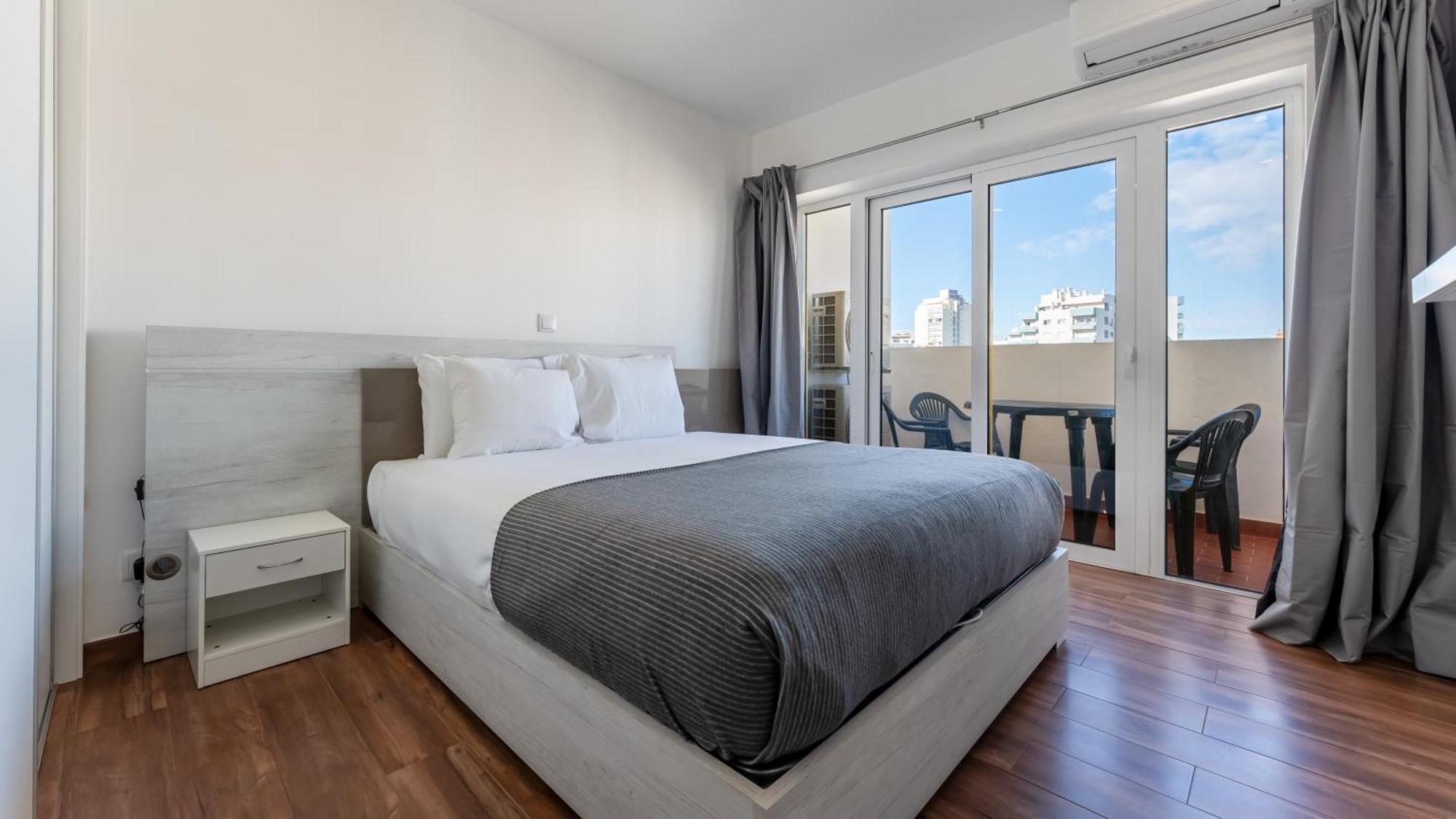 Serene Blue 1 Bdr Flat With Balcony By Lovelystay ปอร์ติเมา ภายนอก รูปภาพ
