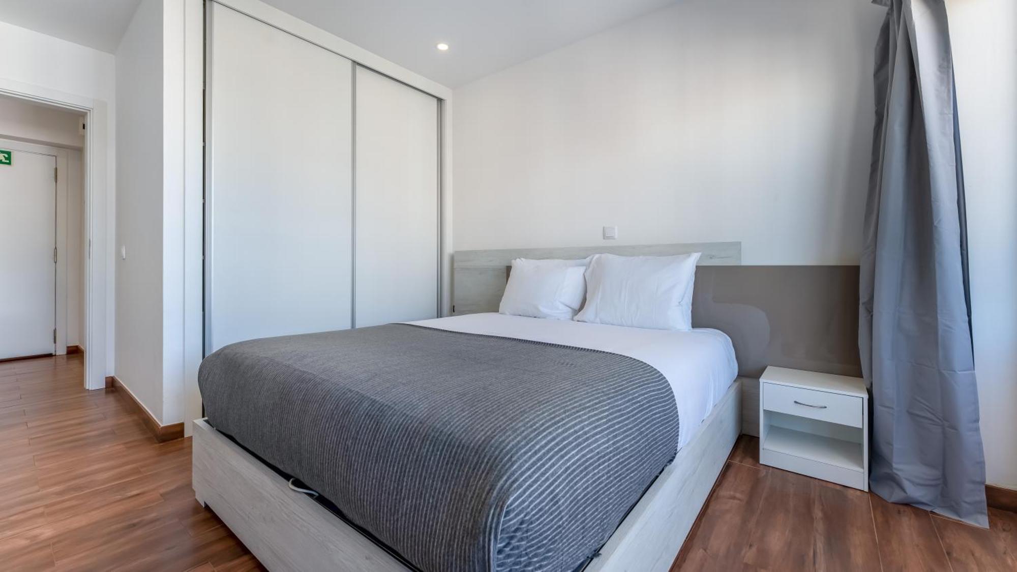 Serene Blue 1 Bdr Flat With Balcony By Lovelystay ปอร์ติเมา ภายนอก รูปภาพ