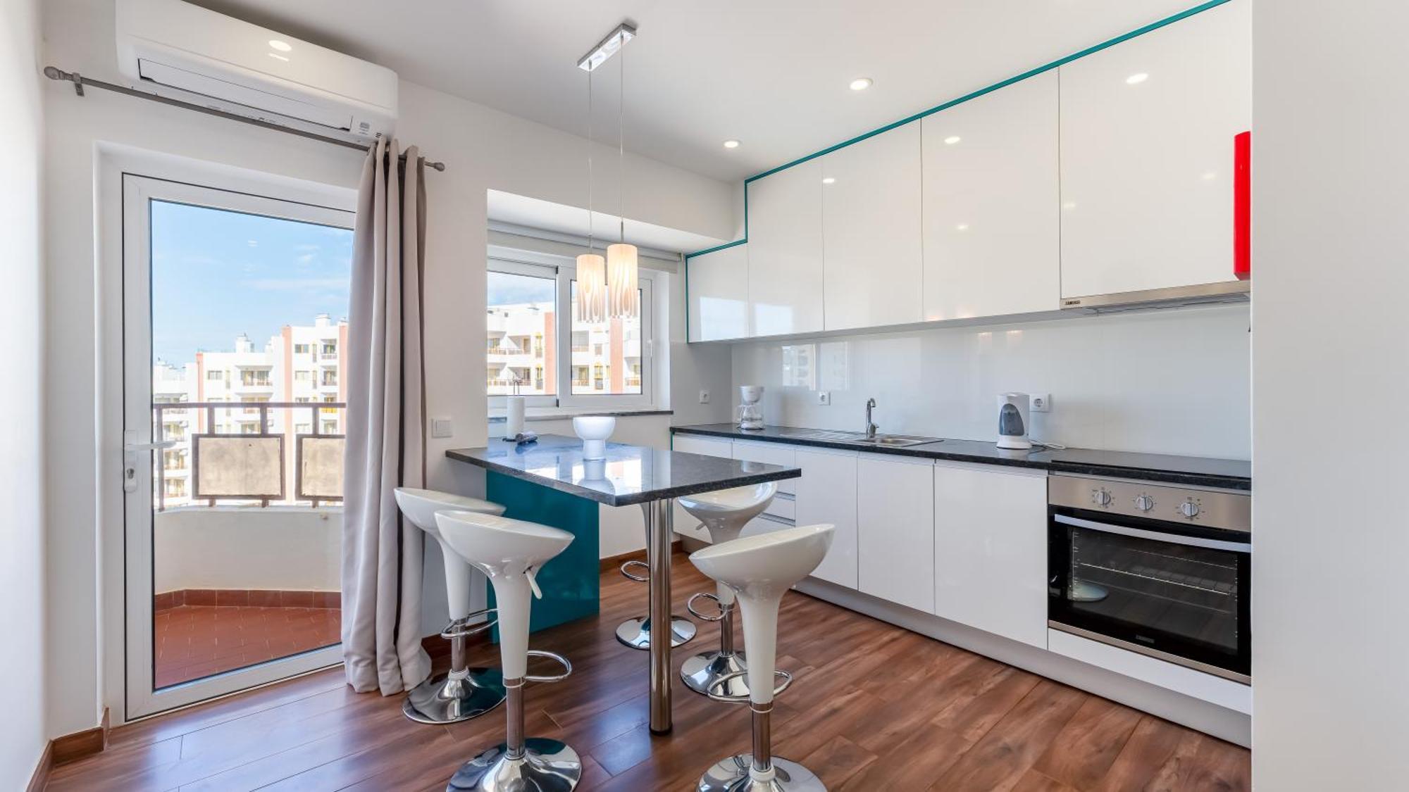 Serene Blue 1 Bdr Flat With Balcony By Lovelystay ปอร์ติเมา ภายนอก รูปภาพ