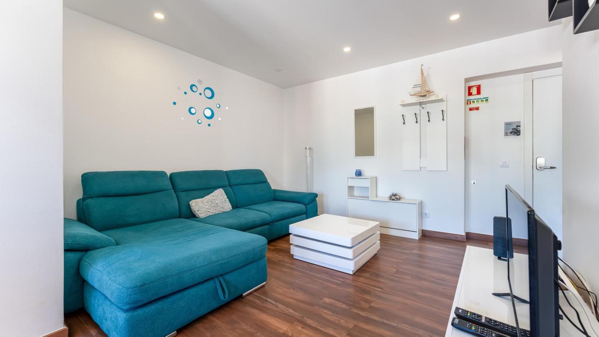 Serene Blue 1 Bdr Flat With Balcony By Lovelystay ปอร์ติเมา ภายนอก รูปภาพ