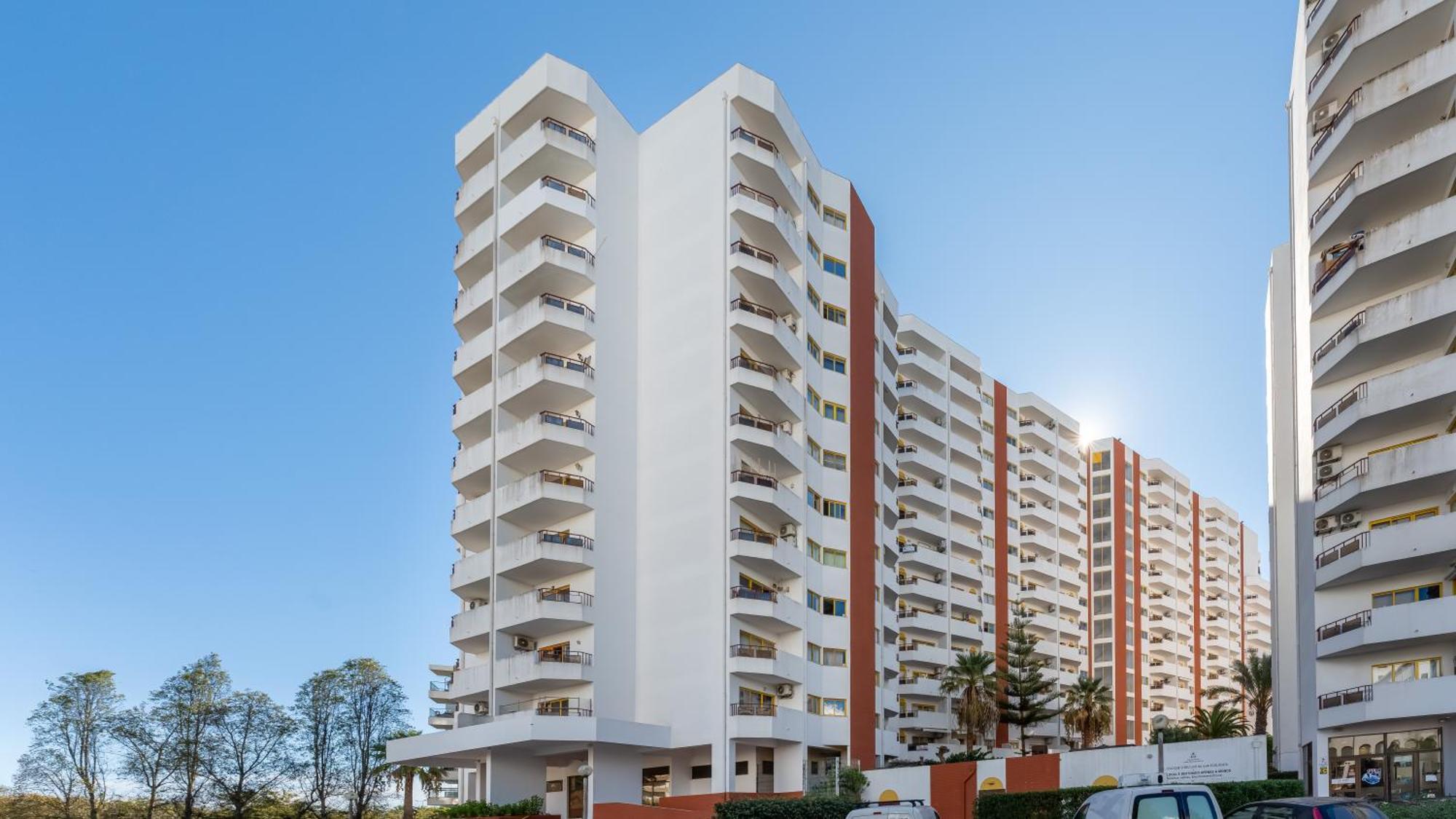 Serene Blue 1 Bdr Flat With Balcony By Lovelystay ปอร์ติเมา ภายนอก รูปภาพ